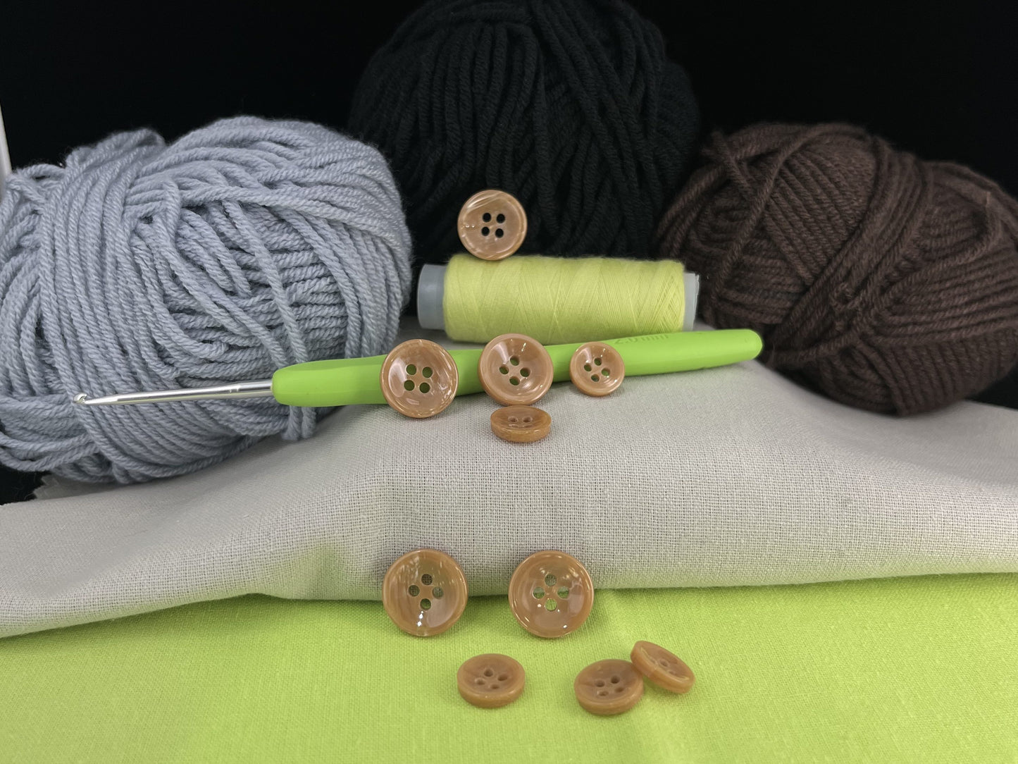 Brown Pearl Imitation Buttons, 11.5mm & 15mm (18L & 24L), Neutral & Dark Tones 4-Hole Sew On for Shirts, Pants, Blouses, Dresses & Crafts